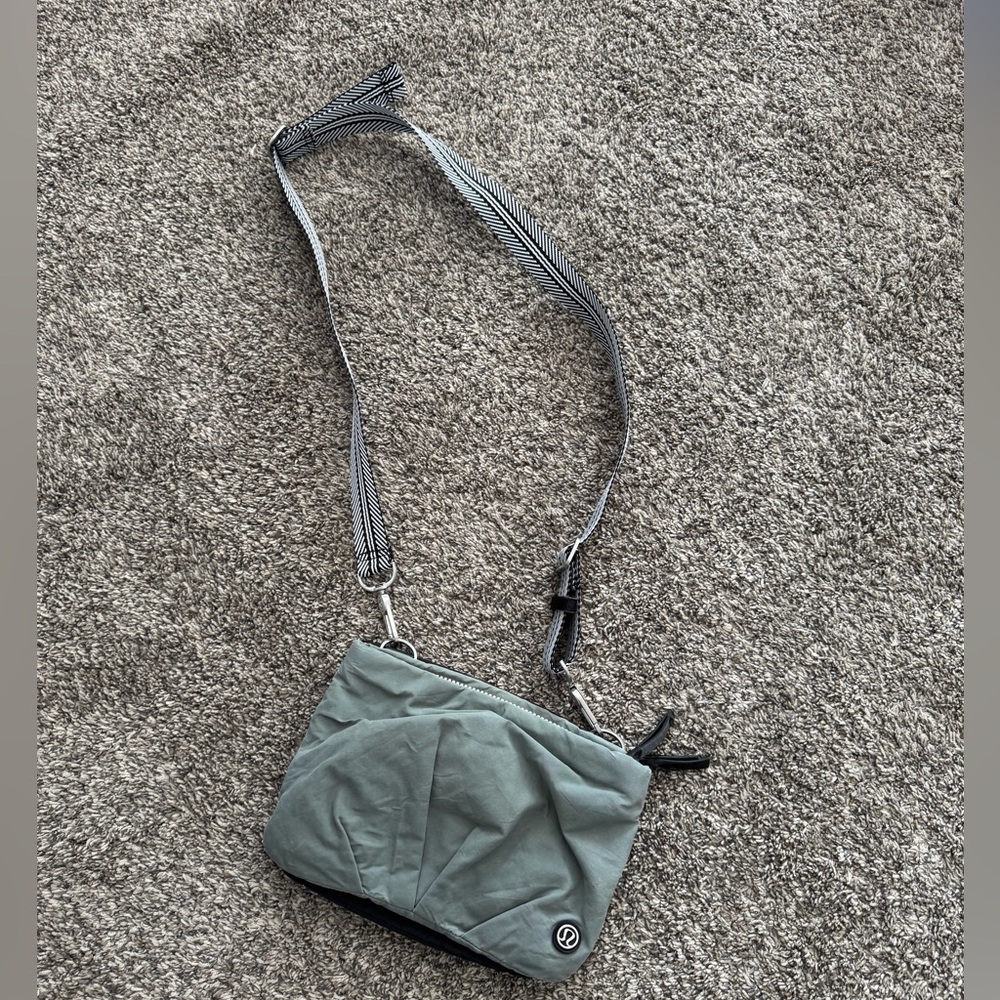 Lululemon Hip To Be Free Bag - Rare Sage Green and Black! - Picture 9 of 9